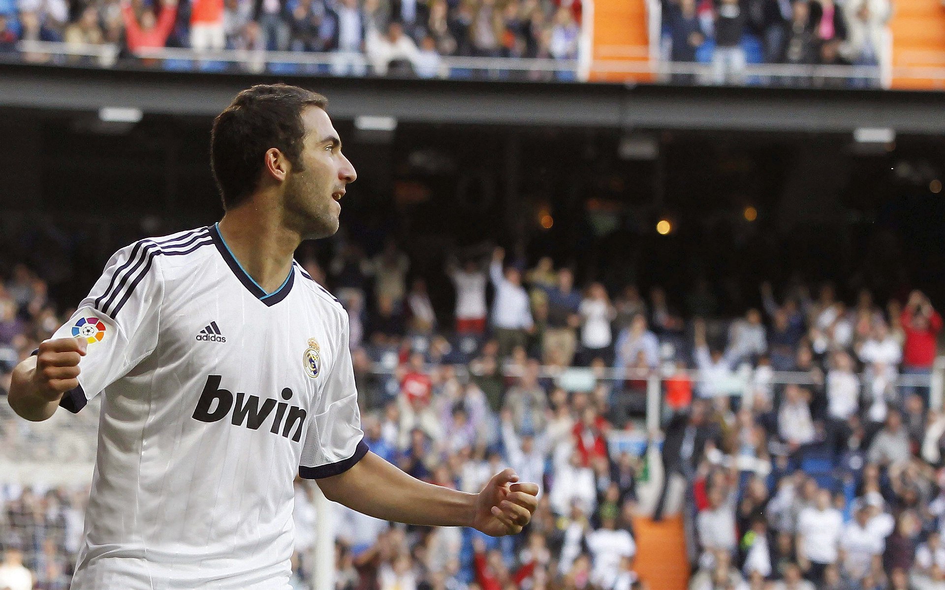 开云-莱万多夫斯基连续十场比赛得分超过高光表现，C9挑战极限！